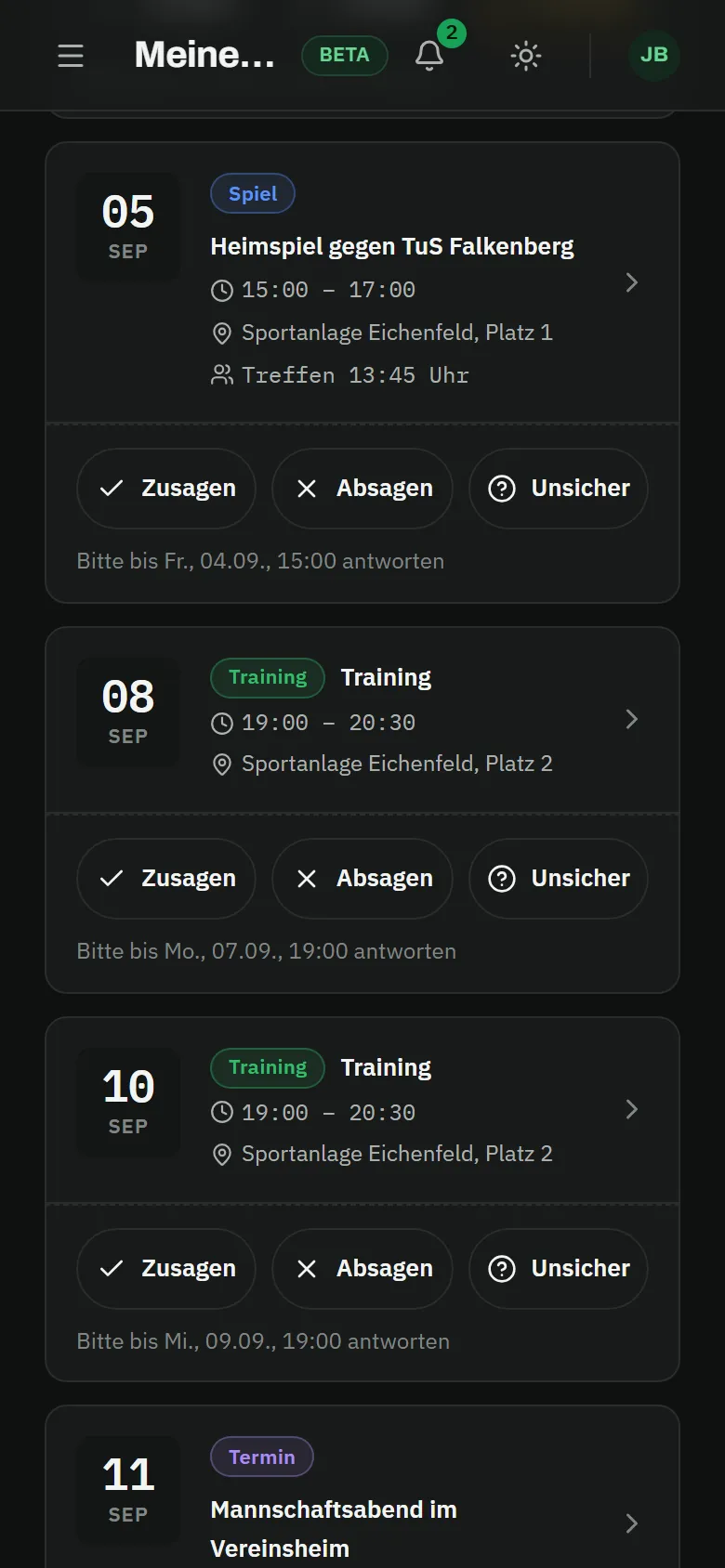 The card for the home match against TuS Falkenberg with kick-off, venue and meeting time, the buttons to confirm, decline or say “not sure”, and the response deadline on Friday at 3 pm, with two training sessions below