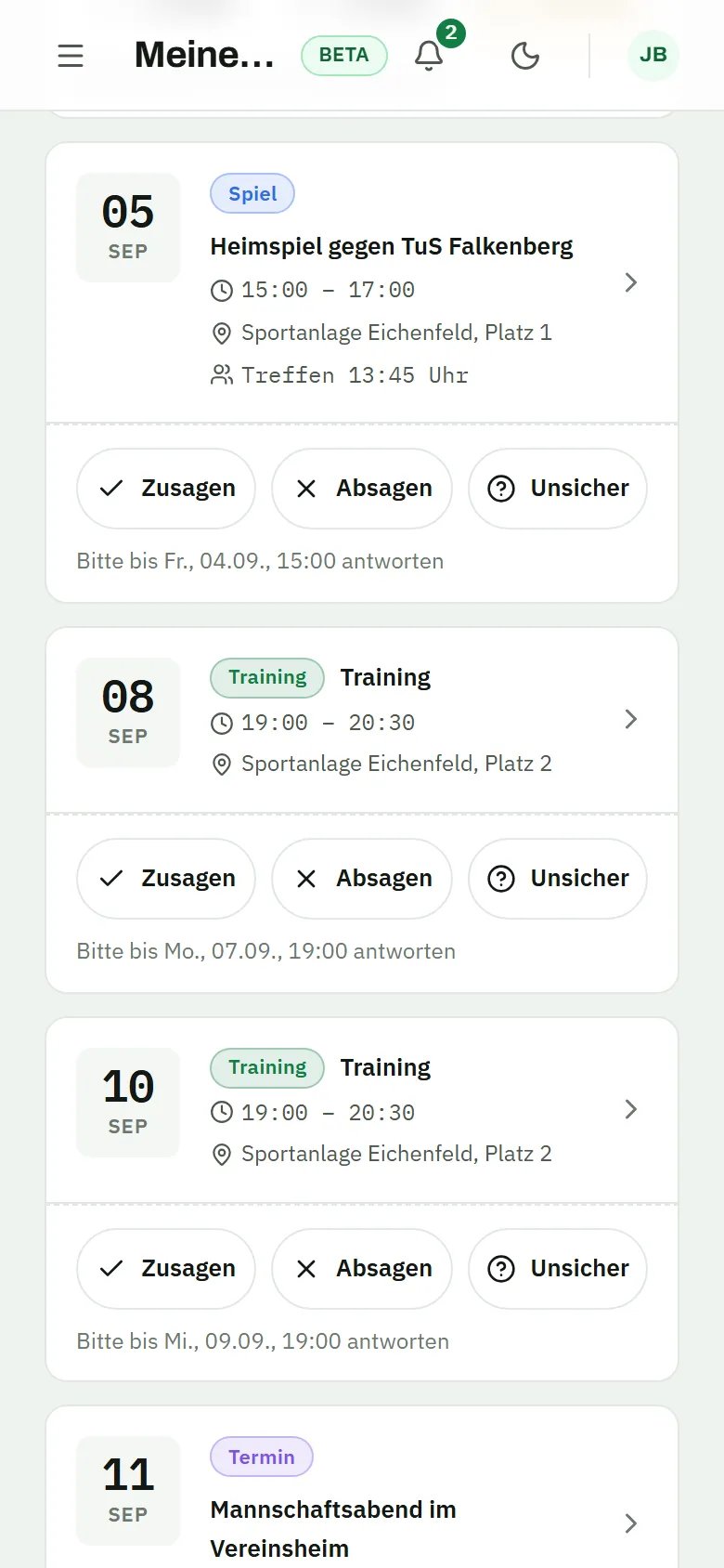 The card for the home match against TuS Falkenberg with kick-off, venue and meeting time, the buttons to confirm, decline or say “not sure”, and the response deadline on Friday at 3 pm, with two training sessions below