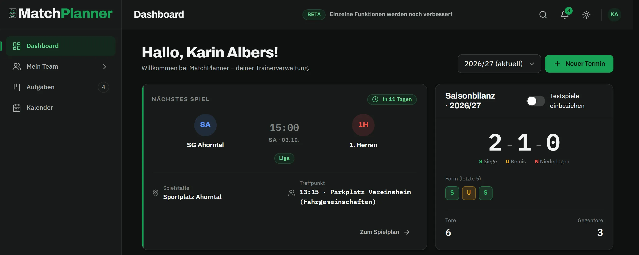 Dashboard aus Sicht des Vorstands Karin Albers: die Navigation zeigt nur Dashboard, Mein Team, Aufgaben und Kalender; daneben die Karte „Nächstes Spiel" SG Ahorntal gegen 1. Herren am Samstag, 3. Oktober, 15:00 Uhr, Liga, in 11 Tagen, Spielstätte Sportplatz Ahorntal, Treffpunkt 13:15 am Parkplatz Vereinsheim, sowie die Saisonbilanz 2026/27 mit 2 Siegen, 1 Remis, 0 Niederlagen, Form S U S, 6 Toren und 3 Gegentoren