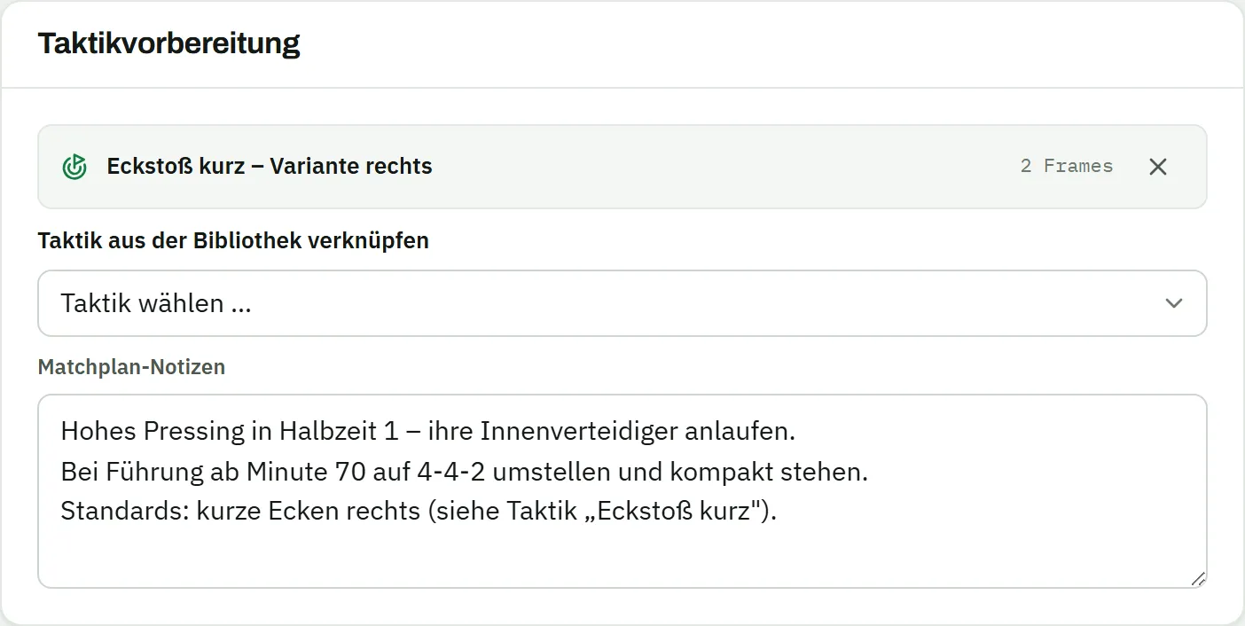 Taktikvorbereitung: verknüpfte Taktik Eckstoß kurz – Variante rechts mit 2 Frames, die Auswahl Taktik aus der Bibliothek verknüpfen und die Matchplan-Notizen: hohes Pressing in Halbzeit 1, bei Führung ab Minute 70 auf 4-4-2 umstellen, Standards kurze Ecken rechts